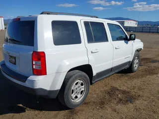 2016 Jeep Patriot Sport with VIN 1C4NJPBA7GD715040, listed as a IAAI auction lot 41970461 with 104,288 mi miles. Bid and sale history available at carsss.com. Image 4.