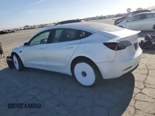 2019 Tesla Model 3 Mid Range z VIN 5YJ3E1EA7KF326727, wystawiony jako Copart lot #56243505 z przebiegiem 49 009 mil mil oraz Szkoda całkowita • Salvage title. Historia ofert i sprzedaży dostępna na DreamBid. Obrazek 2.