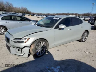 2020 Volvo S60 Momentum with VIN 7JR102FK5LG032402, listed as a Copart auction lot 38404724 with 45,382 mi miles. Bid and sale history available at carsss.com. Image 1.