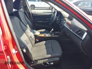 2017 BMW 3 Series 320i xDrive с VIN WBA8A3C33HK693053, выставлен на аукционе IAAI как лот 42820158 с пробегом 65 592 миль миль и . История ставок и продаж доступна на DreamBid. Изображение 5.