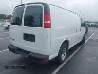 2013 Chevrolet Express Cargo z VIN 1GCSGAFX7D1113541, wystawiony jako IAAI lot #42333488 z przebiegiem 372 734 mil mil oraz . Historia ofert i sprzedaży dostępna na DreamBid. Obrazek 4.