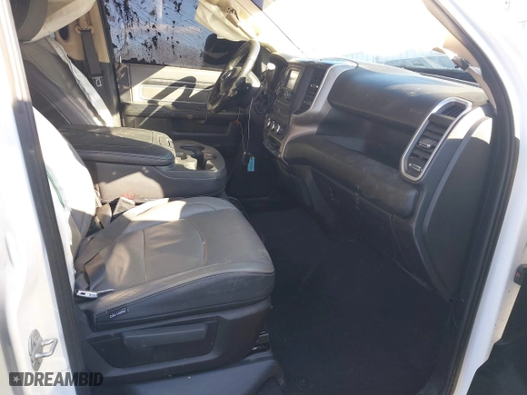 2019 Ram 2500 Big Horn with VIN 3C6UR5DL8KG650208, listed as a IAAI auction lot 41317238 with 104,004 mi miles. Bid and sale history available at carsss.com. Image 5.