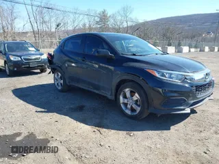 2021 Honda HR-V LX with VIN 3CZRU6H33MM702839, listed as a IAAI auction lot 41683710 with 26,304 mi miles. Bid and sale history available at carsss.com. Image 1.