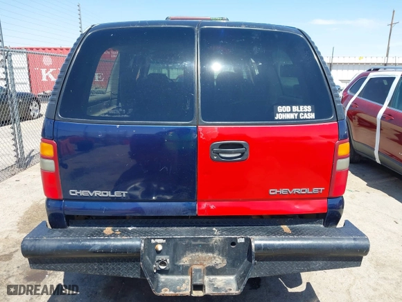 2000 Chevrolet Suburban LS with VIN 3GNEC16T1YG131974, listed as a IAAI auction lot 41983971 with 245,767 mi miles. Bid and sale history available at carsss.com. Image 17.