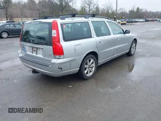2005 Volvo V70 with VIN YV1SW592752460495, listed as a IAAI auction lot 41910539 with 202,856 mi miles. Bid and sale history available at carsss.com. Image 4.