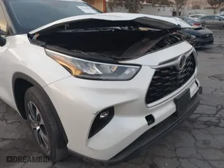 2020 Toyota Highlander XLE with VIN 5TDHZRAH8LS510065, listed as a IAAI auction lot 41252009 with 34,895 mi miles. Bid and sale history available at carsss.com. Image 6.