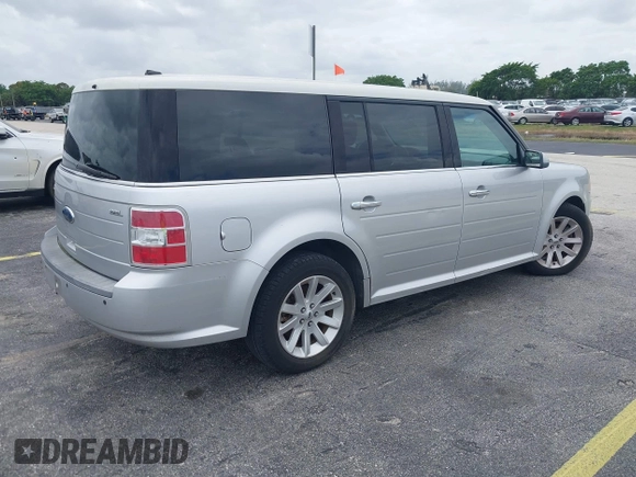 2010 Ford Flex SEL z VIN 2FMGK5CC6ABA82100, wystawiony jako IAAI lot #41960218 z przebiegiem 198 328 mil mil oraz . Historia ofert i sprzedaży dostępna na DreamBid. Obrazek 4.