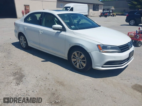 2015 Volkswagen Jetta SE z VIN 3VWD17AJ5FM233468, wystawiony jako IAAI lot #42366037 z przebiegiem 301 992 mil mil oraz . Historia ofert i sprzedaży dostępna na DreamBid. Obrazek 1.