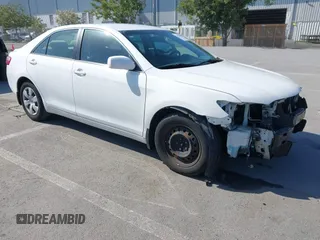 2007 Toyota Camry CE z VIN 4T1BE46K07U622980, wystawiony jako IAAI lot #42001498 z przebiegiem 100 360 mil mil oraz . Historia ofert i sprzedaży dostępna na DreamBid. Obrazek 1.