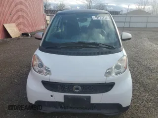 2013 Smart fortwo Pure z VIN WMEEJ3BA8DK619967, wystawiony jako Copart lot #49723735 z przebiegiem Nie podano mil oraz Tytuł czysty. Historia ofert i sprzedaży dostępna na DreamBid. Obrazek 5.