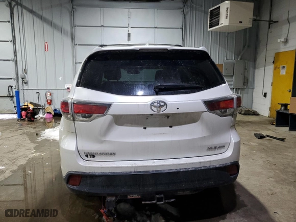 2014 Toyota Highlander XLE with VIN 5TDJKRFHXES031731, listed as a Copart auction lot 45464715 with 140,699 mi miles and Salvage Title. Bid and sale history available at carsss.com. Image 6.