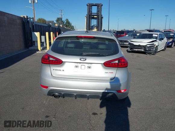 2016 Kia Forte SX с VIN KNAFZ5A35G5635456, выставлен на аукционе IAAI как лот 41656753 с пробегом 130 838 миль миль и . История ставок и продаж доступна на DreamBid. Изображение 16.