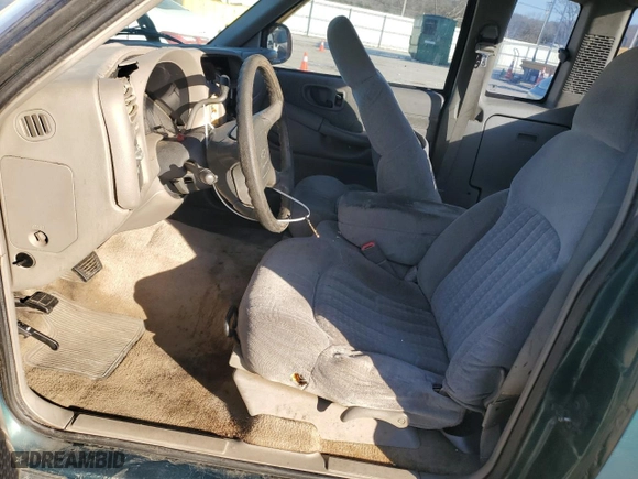 1998 Chevrolet S-10 LS with VIN 1GCCS19X8WK100261, listed as a Copart auction lot 46303425 with 0 mi miles and Salvage Title. Bid and sale history available at carsss.com. Image 7.