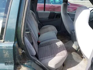 1995 Jeep Grand Cherokee Laredo with VIN 1J4GZ58SXSC676393, listed as a IAAI auction lot 41943464 with 244,317 mi miles. Bid and sale history available at carsss.com. Image 8.