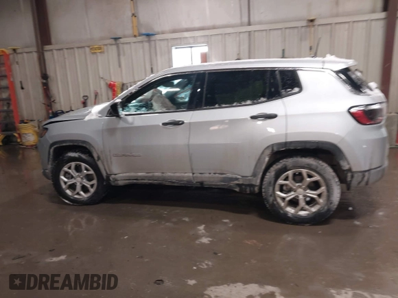 2024 Jeep Compass Sport with VIN 3C4NJDANXRT146281, listed as a IAAI auction lot 41499484 with 3,166 mi miles. Bid and sale history available at carsss.com. Image 14.