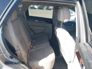 2014 Kia Sorento LX with VIN 5XYKTDA69EG522542, listed as a IAAI auction lot 42045720 with 1 mi miles. Bid and sale history available at carsss.com. Image 8.
