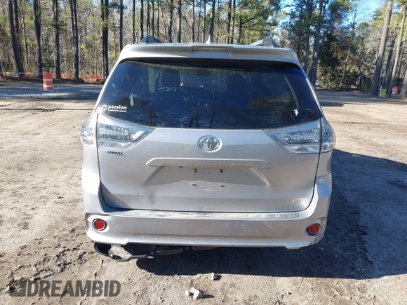 2018 Toyota Sienna SE z VIN 5TDXZ3DC3JS927325, wystawiony jako IAAI lot #41708684 z przebiegiem 95 929 mil mil oraz . Historia ofert i sprzedaży dostępna na DreamBid. Obrazek 16.