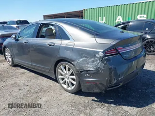 2016 Lincoln MKZ z VIN 3LN6L2G90GR632116, wystawiony jako IAAI lot #41836442 z przebiegiem 121 223 mil mil oraz . Historia ofert i sprzedaży dostępna na DreamBid. Obrazek 3.