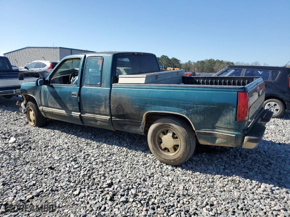 1996 Chevrolet C/K 1500 with VIN 1GCEC19M8TE240459, listed as a Copart auction lot 44001335 with 259,576 mi miles and Salvage Title. Bid and sale history available at carsss.com. Image 2.