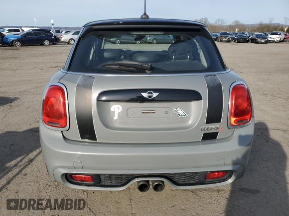 2018 MINI Hardtop 4 Door Cooper S с VIN WMWXU3C58J2F50385, выставлен на аукционе Copart как лот 51168775 с пробегом 77 091 миль миль и Списание • Salvage title. История ставок и продаж доступна на DreamBid. Изображение 6.