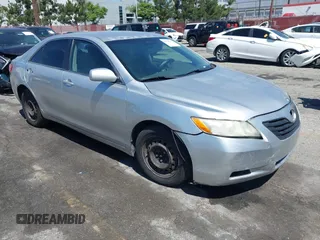 2008 Toyota Camry LE z VIN 4T4BE46K18R038143, wystawiony jako IAAI lot #42328237 z przebiegiem 181 238 mil mil oraz . Historia ofert i sprzedaży dostępna na DreamBid. Obrazek 1.