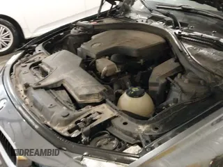 2016 BMW 3 Series 320i xDrive z VIN WBA8A3C54GK690758, wystawiony jako IAAI lot #42824903 z przebiegiem 162 948 mil mil oraz . Historia ofert i sprzedaży dostępna na DreamBid. Obrazek 21.