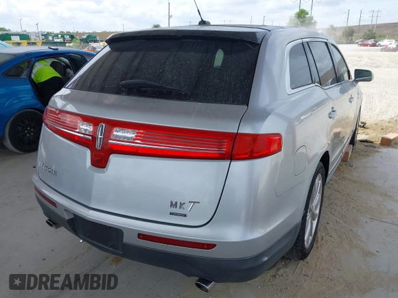 2010 Lincoln MKT EcoBoost with VIN 2LMHJ5AT0ABJ22556, listed as a IAAI auction lot 42189740 with 136,906 mi miles and . Bid and sale history available at DreamBid. Image 4.