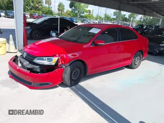 2013 Volkswagen Jetta SE с VIN 3VWDX7AJ0DM355117, выставлен на аукционе IAAI как лот 42350921 с пробегом 130 322 миль миль и . История ставок и продаж доступна на DreamBid. Изображение 2.