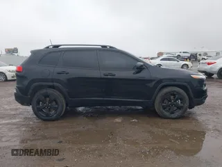 2017 Jeep Cherokee Sport with VIN 1C4PJMAB7HW614572, listed as a IAAI auction lot 41477399 with 117,288 mi miles and . Bid and sale history available at DreamBid. Image 13.