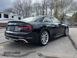 2018 Audi RS 5 z VIN WUAPWAF58JA903985, wystawiony jako Copart lot #49340143 z przebiegiem 74 299 mil mil oraz . Historia ofert i sprzedaży dostępna na DreamBid. Obrazek 4.