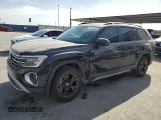 2024 Volkswagen Atlas Peak Edition SE z VIN 1V2CR2CA0RC556421, wystawiony jako Copart lot #49862585 z przebiegiem 627 mil mil oraz Szkoda całkowita • Salvage title. Historia ofert i sprzedaży dostępna na DreamBid. Obrazek 1.