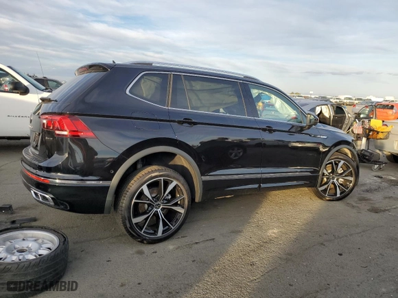 2024 Volkswagen Tiguan SEL R-Line with VIN 3VV4B7AX9RM069345, listed as a Copart auction lot 81193614 with 5,484 mi miles and Salvage Title. Bid and sale history available at carsss.com. Image 3.
