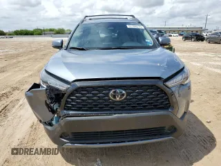 2024 Toyota Corolla Cross LE z VIN 7MUCAAAG4RV111324, wystawiony jako Copart lot #51144515 z przebiegiem 2 308 mil mil oraz Szkoda całkowita • Salvage title. Historia ofert i sprzedaży dostępna na DreamBid. Obrazek 5.