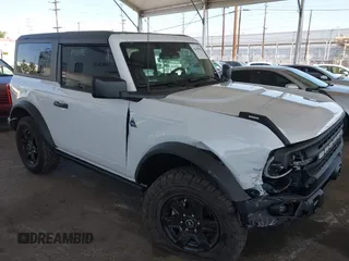 2024 Ford Bronco z VIN 1FMDE1AP4RLB42881, wystawiony jako IAAI lot #42259960 z przebiegiem 3 797 mil mil oraz . Historia ofert i sprzedaży dostępna na DreamBid. Obrazek 1.