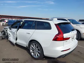 2020 Volvo V60 Momentum with VIN YV1102EK9L2362129, listed as a IAAI auction lot 41185258 with 30,178 mi miles. Bid and sale history available at carsss.com. Image 3.