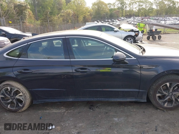 2024 Hyundai Sonata SEL z VIN KMHL64JA8RA373378, wystawiony jako IAAI lot #41975361 z przebiegiem 23 101 mil mil oraz . Historia ofert i sprzedaży dostępna na DreamBid. Obrazek 13.