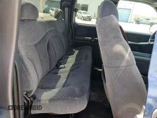 2002 GMC Sierra 1500 SLE z VIN 1GTEK19T92Z285346, wystawiony jako Copart lot #55022305 z przebiegiem 117 944 mil mil oraz Szkoda całkowita • Salvage title. Historia ofert i sprzedaży dostępna na DreamBid. Obrazek 10.