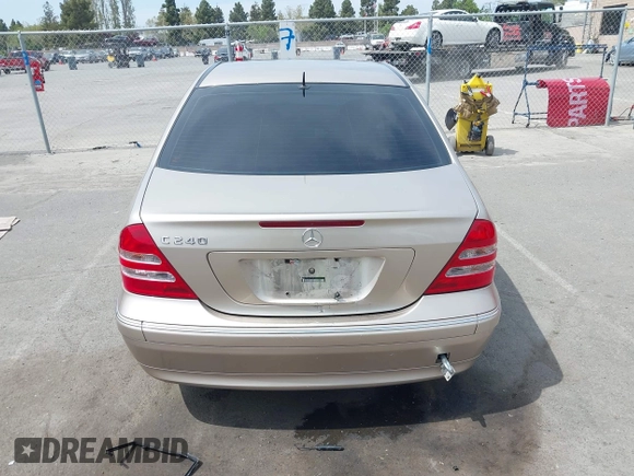 2001 Mercedes-Benz C 230/260/280/320 with VIN WDBRF61J61F108121, listed as a IAAI auction lot 41985853 with 175,305 mi miles and . Bid and sale history available at DreamBid. Image 17.
