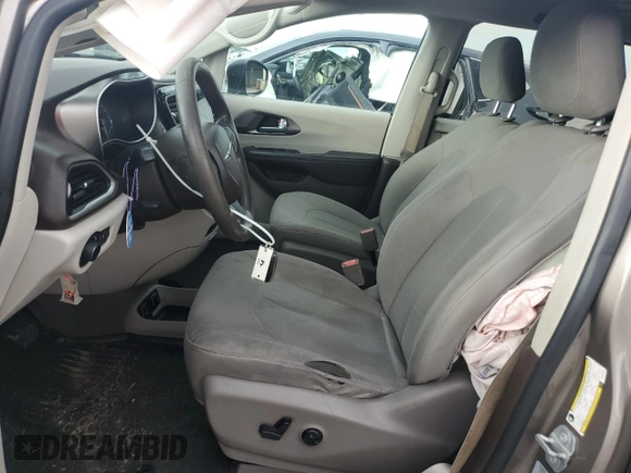 2017 Chrysler Pacifica Touring with VIN 2C4RC1DG7HR747382, listed as a Copart auction lot 61635915 with 188,495 mi miles and Salvage title. Bid and sale history available at DreamBid. Image 7.
