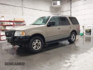 2003 Ford Expedition Special Service with VIN 1FMPU15L43LC37911, listed as a IAAI auction lot 41220050 with 221,976 mi miles. Bid and sale history available at carsss.com. Image 2.