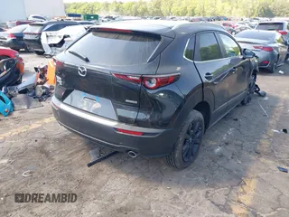 2025 Mazda CX-30 S Select Sport z VIN 3MVDMBBM3SM784464, wystawiony jako IAAI lot #42085045 z przebiegiem 1 953 mil mil oraz . Historia ofert i sprzedaży dostępna na DreamBid. Obrazek 4.