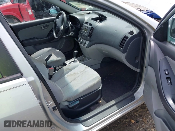 2009 Hyundai Elantra SE z VIN KMHDU46DX9U588613, wystawiony jako IAAI lot #42382685 z przebiegiem 213 577 mil mil oraz . Historia ofert i sprzedaży dostępna na DreamBid. Obrazek 5.