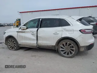 2022 Lincoln Nautilus Reserve z VIN 2LMPJ8K95NBL24072, wystawiony jako IAAI lot #41824694 z przebiegiem Nie podano mil oraz . Historia ofert i sprzedaży dostępna na DreamBid. Obrazek 13.