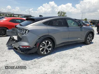 2023 Ford Mustang Mach-E Premium z VIN 3FMTK3SUXPMB08654, wystawiony jako Copart lot #57833495 z przebiegiem 2822 mil mil oraz Szkody całkowita. Historia ofert i sprzedaży dostępna na DreamBid. Obrazek 3.