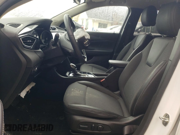 2022 Buick Encore GX Select z VIN KL4MMDSL1NB145896, wystawiony jako Copart lot #58704025 z przebiegiem 14 108 mil mil oraz Szkoda całkowita • Salvage title. Historia ofert i sprzedaży dostępna na DreamBid. Obrazek 7.
