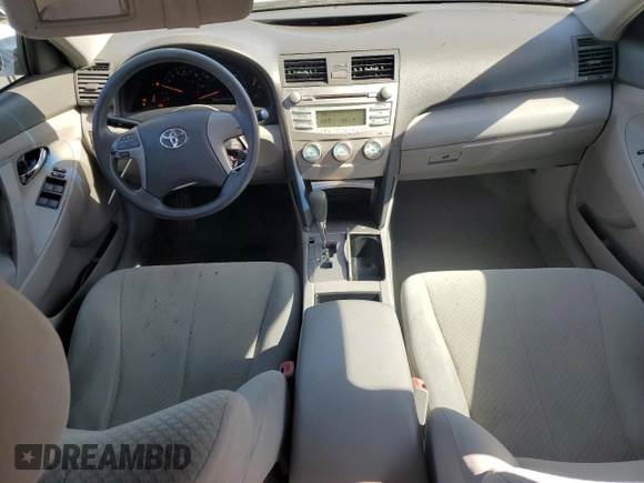 2008 Toyota Camry LE z VIN 4T1BE46K88U734590, wystawiony jako Copart lot #58566685 z przebiegiem 204 814 mil mil oraz Szkoda całkowita • Salvage title. Historia ofert i sprzedaży dostępna na DreamBid. Obrazek 8.