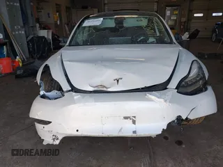 2020 Tesla Model 3 Long Range z VIN 5YJ3E1EB7LF619120, wystawiony jako IAAI lot #41334485 z przebiegiem Nie podano mil oraz . Historia ofert i sprzedaży dostępna na DreamBid. Obrazek 13.