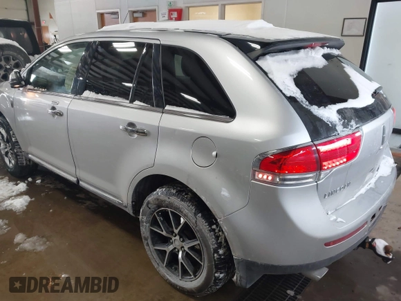 2013 Lincoln MKX with VIN 2LMDJ8JK7DBL43860, listed as a IAAI auction lot 41420211 with 130,175 mi miles. Bid and sale history available at carsss.com. Image 3.
