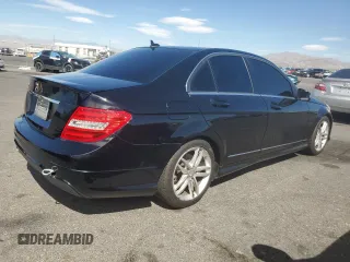 2013 Mercedes-Benz C 250 Sport с VIN WDDGF4HB9DA742932, выставлен на аукционе Copart как лот 63930105 с пробегом 177 550 миль миль и Чистый • Clean title. История ставок и продаж доступна на DreamBid. Изображение 3.