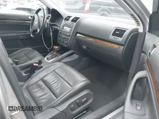 2005 Volkswagen Jetta z VIN 3VWDG71K85M603060, wystawiony jako IAAI lot #42106030 z przebiegiem 152 666 mil mil oraz . Historia ofert i sprzedaży dostępna na DreamBid. Obrazek 5.